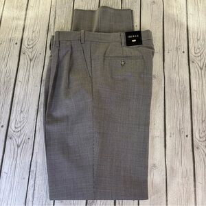 Berle Men's 34 R Unhemmed Gray Houndstooth Pleated Dress Pants NWT.